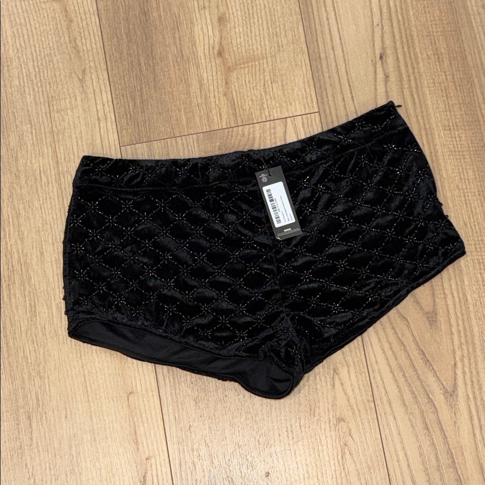 PrettyLittleThing Black Quilted Shorts